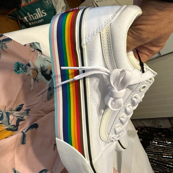 #38❤️ BNWT VANS PRIDE PLATFORM SNEAKERS - Picture 7 of 8
